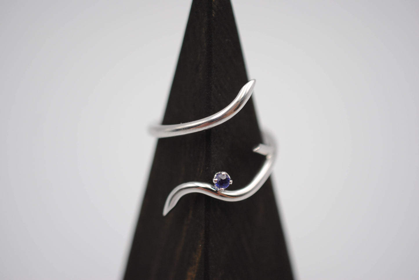 Vine Rhodium Roots Ring with Amethyst Gemstone