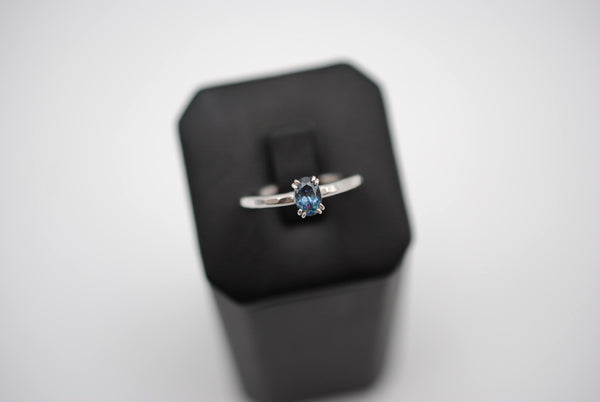 Sapphire Ring: Oval Cut, Hammered Band, Rhodium Finished