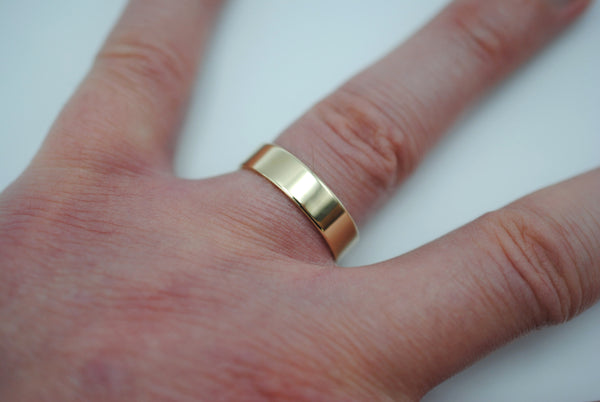 Ring Band: High Polished Texture, Yellow Gold, 5mm Width
