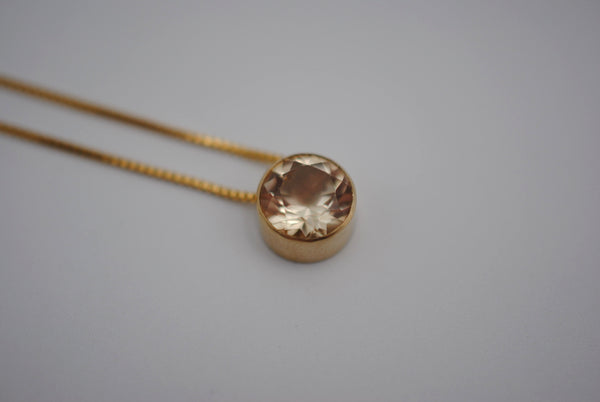 Oregon Sunstone in Yellow Gold Bezel Pendant Necklace on Rounded Box Chain