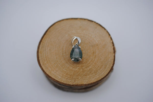 Moss Agate in Silver Setting Pendant Necklace on Wheat Chain