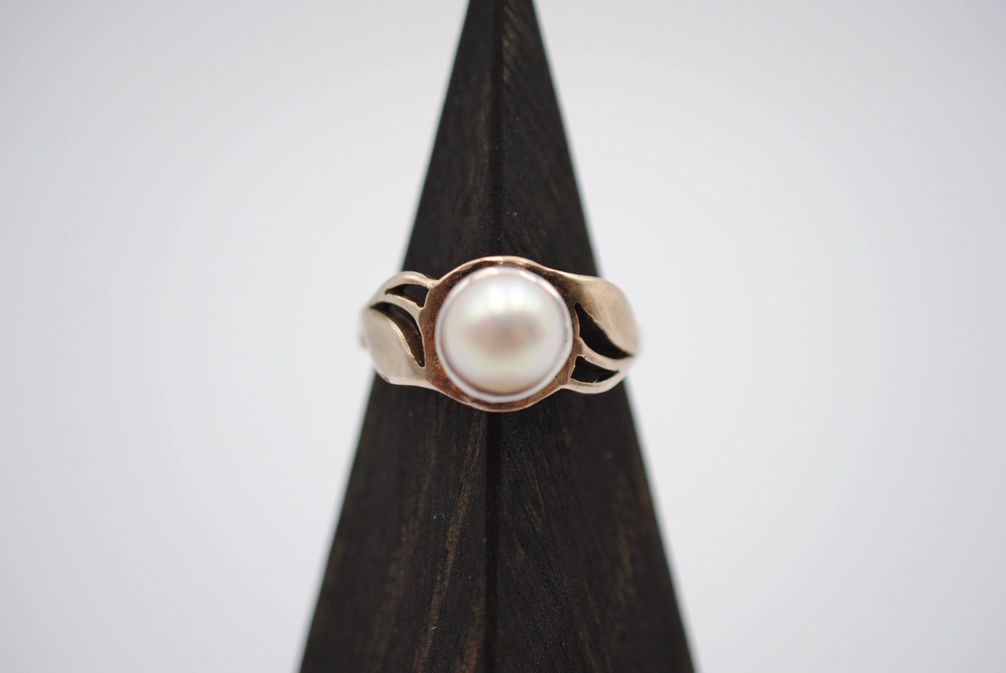 Two Tone Pearl Ring